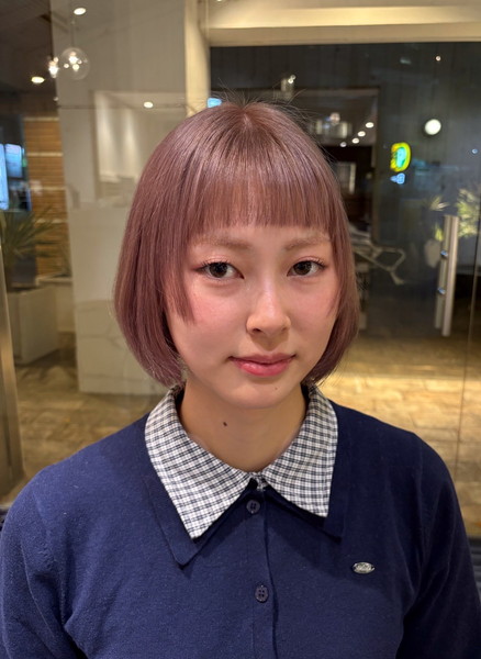 ピンクベージュ